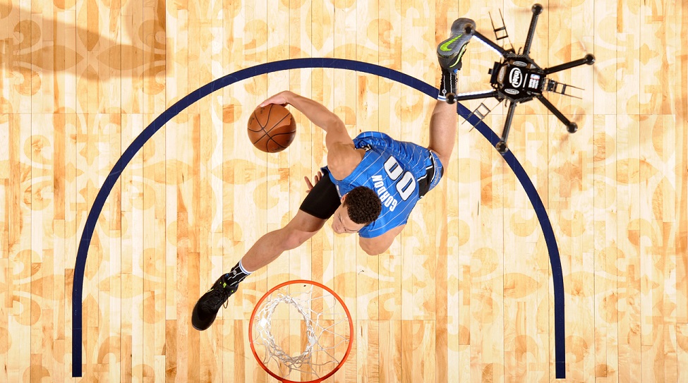 NBA全明星扣籃大賽X無(wú)人機(jī)，阿隆·戈登上演最有技術(shù)含量的扣籃｜美通社頭條