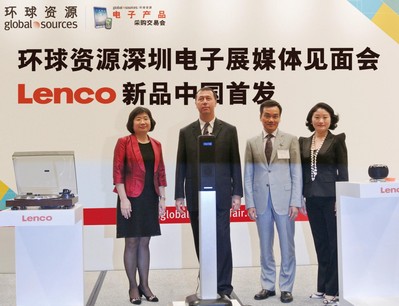 主辦方環(huán)球資源首席執(zhí)行官區(qū)乃光先生（右二）與參展商代表 Lenco 首席執(zhí)行官 Kresimir Secak 先生（左二）、環(huán)球資源中國內(nèi)貿(mào)發(fā)展部副總裁任麗峰女士（左一）及環(huán)球資源企業(yè)事務(wù)副總裁蘇慧雯女士（右一）在“2013環(huán)球資源深圳電子展暨 Lenco 新品中國首發(fā)媒體見面會(huì)”上合影。