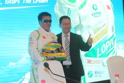 江蘇龍蟠石化總經(jīng)理石俊峰、飛越車手謝雨均